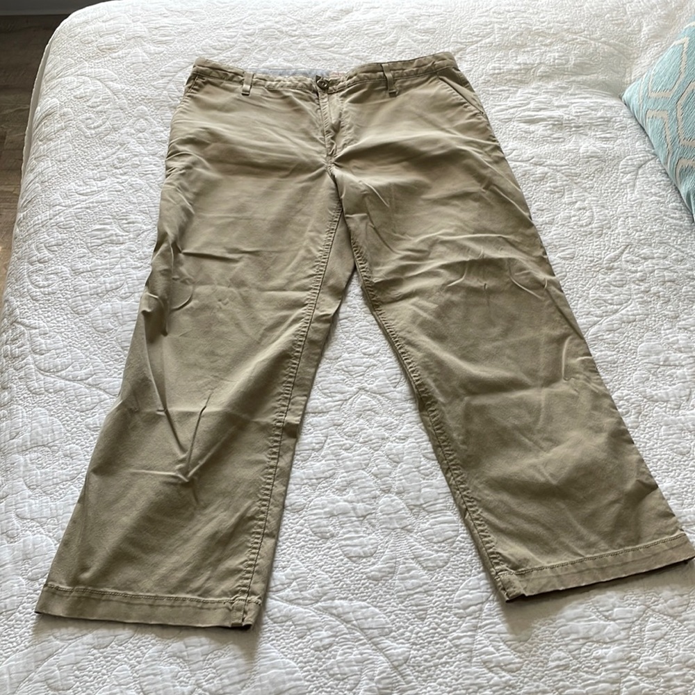 Mens Dockers 36 x 29 in Khaki with Extra Zipper Pocket